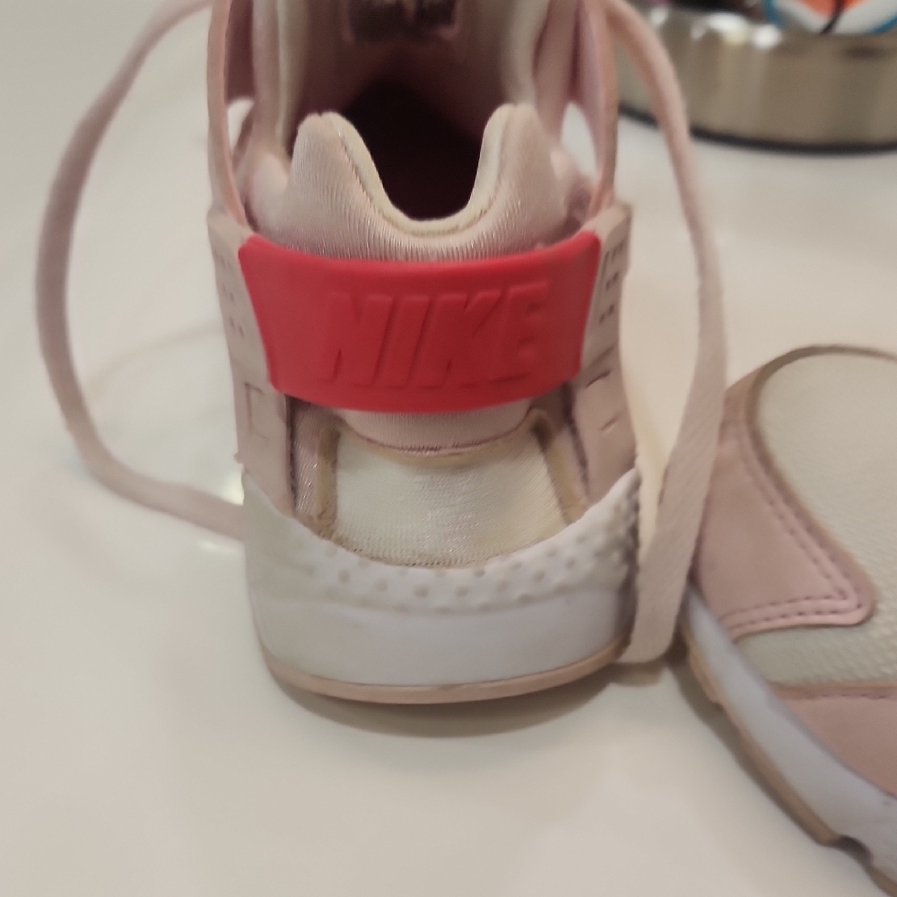 Nike Huarache Pink and White Athletic Shoes With Box - Picture 5 of 7
